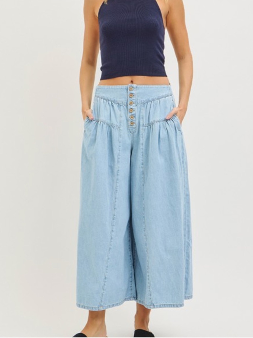 Light Wash Wide-Leg Cropped Jeans - Light Blue